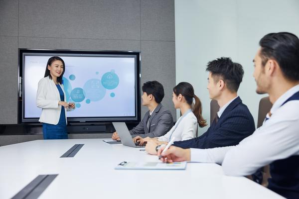 《婚礼见证：女性对婚礼的重视与期待》图1
