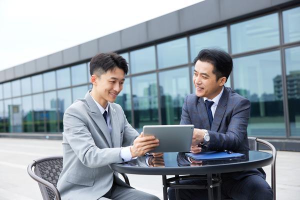 小型公司如何通过合理的装扮提升品牌形象和员工凝聚力?图1