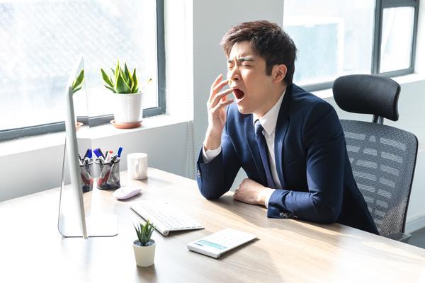 《加班仲裁难题：企业如何应对员工抗议与法律挑战》图1