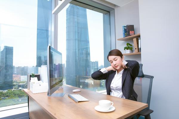 《暴力校园的女孩:一个勇敢的受害者》图1