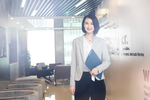 《暴力校园的女孩:一个勇敢的受害者》 图2
