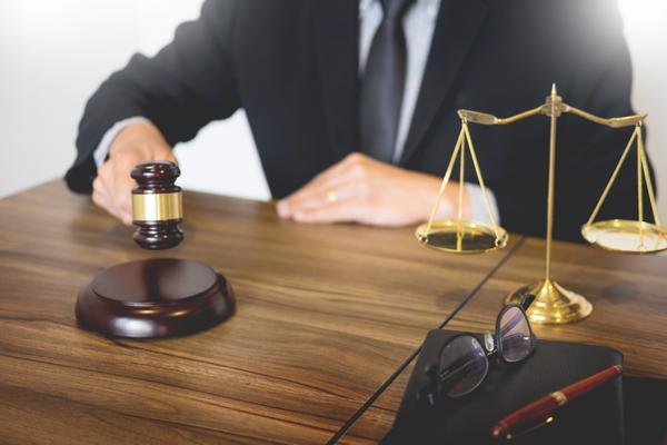 **公司股东被列入失信人名单，企业经营诚信受关注**图1