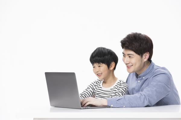 《校园风云：暴力男孩的崛起与挑战》 图2