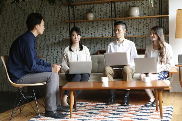 《服装公司股东大会范文：共筑美好未来》 图2