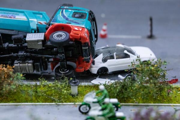 山发生安全事故 多人受伤送医图1